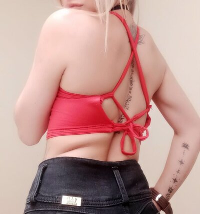 Sharlot_Queen1 naked stripping on cam for live sex video chat