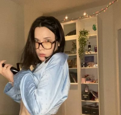 shorliyellow naked stripping on cam for live sex video chat