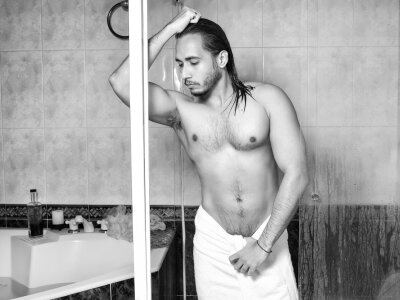simon_fiore_ naked stripping on cam for live sex video chat