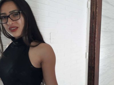 sofia_fh naked stripping on cam for live sex video chat