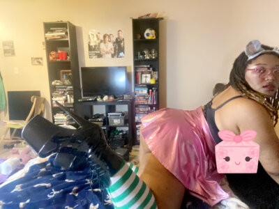 StarrAndromeda naked stripping on cam for live sex video chat