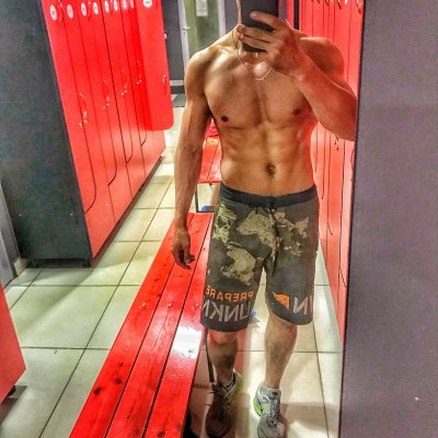 strongpapa naked stripping on cam for live sex video chat