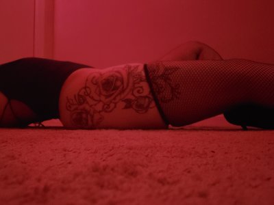 sweeetmarie naked stripping on cam for live sex video chat