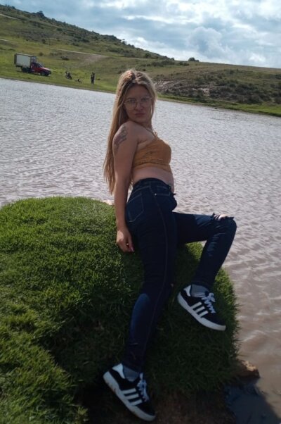 TamyLike naked stripping on cam for live sex video chat