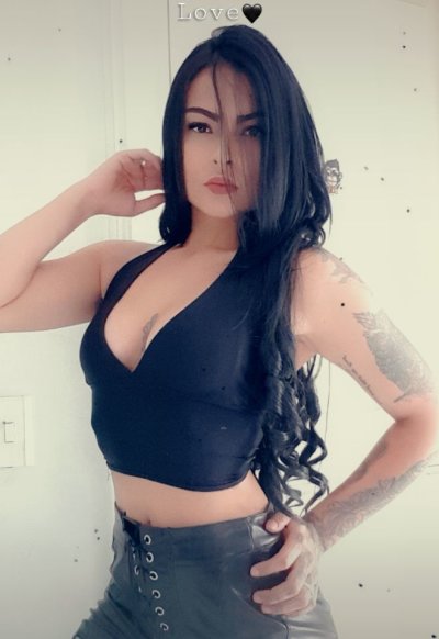 tattoostrixiie naked stripping on cam for live sex video chat