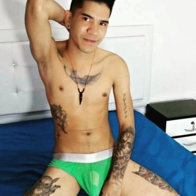 taylerbigcumx1 naked stripping on cam for live sex video chat