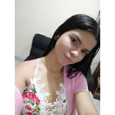 Taylor_Rosse_ naked stripping on cam for live sex video chat