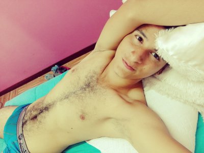 thomas-lion naked stripping on cam for live sex video chat