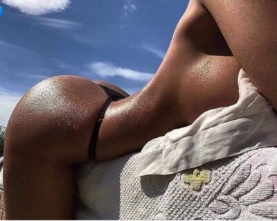 TinyWaistEbony naked stripping on cam for live sex video chat