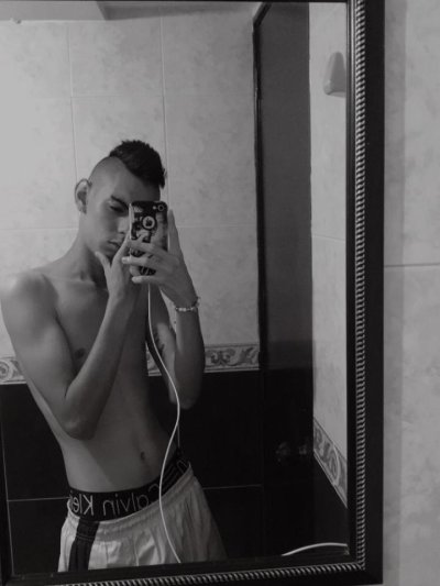 tony_jonnes naked stripping on cam for live sex video chat