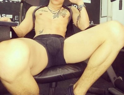 TyzonWillow naked stripping on cam for live sex video chat