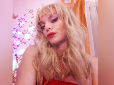 ValentinoAirS naked stripping on cam for live sex video chat