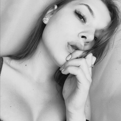 Vera_Fischer naked stripping on cam for live sex video chat
