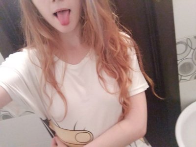 ViksiKissss naked stripping on cam for live sex video chat