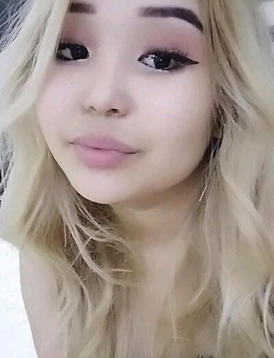 VioletBloom naked stripping on cam for live sex video chat