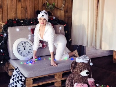 WallentinaBarb naked stripping on cam for live sex video chat