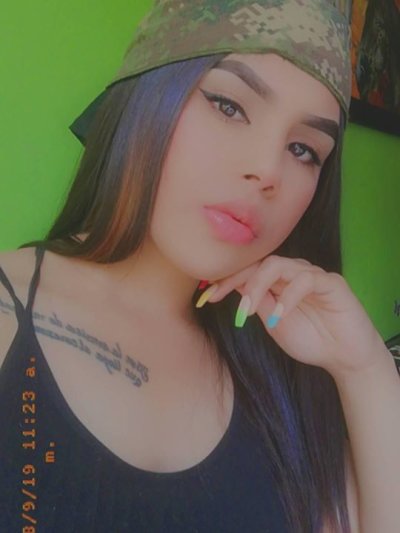 Wonderloren naked stripping on cam for live sex video chat
