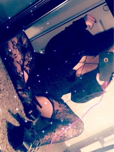 xxxdavina naked stripping on cam for live sex video chat