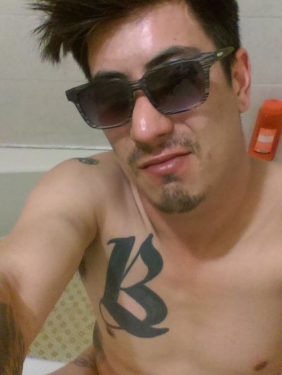 Yahves20 naked stripping on cam for live sex video chat