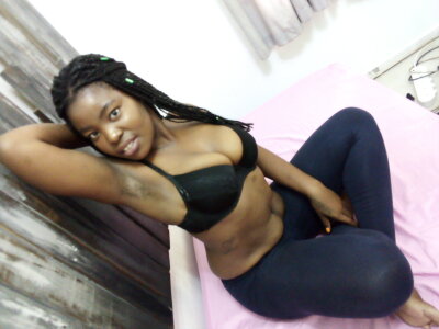 YOUngROXY naked stripping on cam for live sex video chat