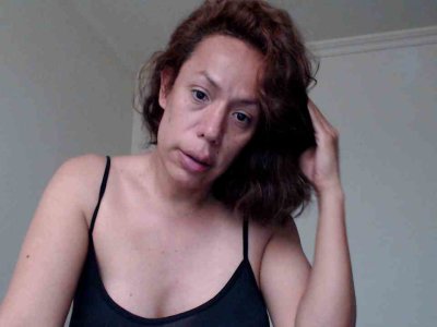 YOURSDEBORA naked stripping on cam for live sex video chat