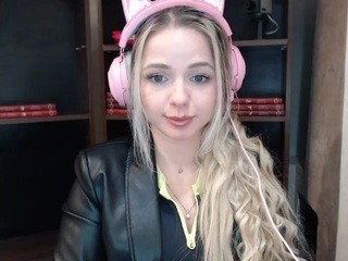 InnocentBaby9 naked Live Sex Chat Room