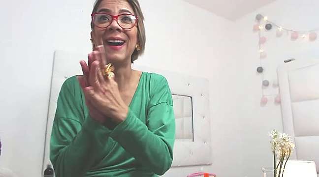 agata_gol naked stripping on cam for live sex video chat