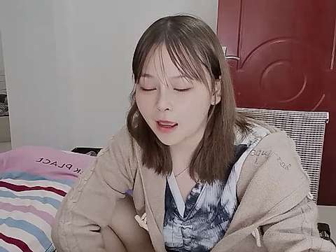Aliceye naked stripping on cam for live sex video chat
