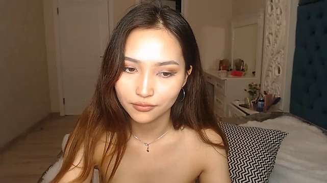 ami_mori naked stripping on cam for live sex video chat