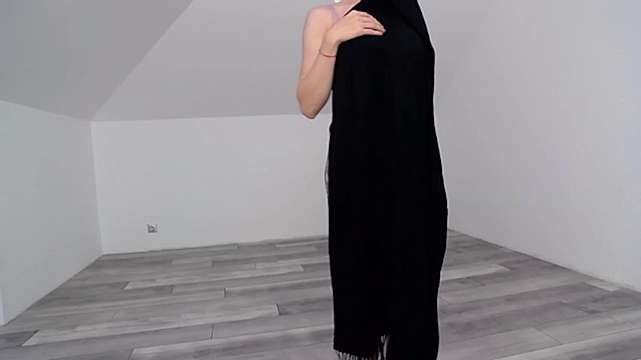 ArabianMalikah naked stripping on cam for live sex video chat