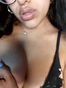 beluu_oasis1 naked stripping on cam for live sex video chat