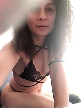 cattybella25 naked stripping on cam for live sex video chat