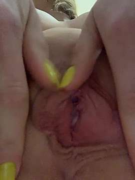 CindyLegend naked stripping on cam for live sex video chat