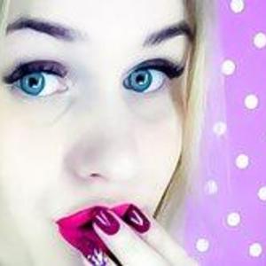 DaylinnS naked before webcam in live video chat