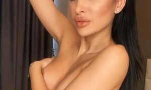 Doll_lexi naked before webcam in live video chat