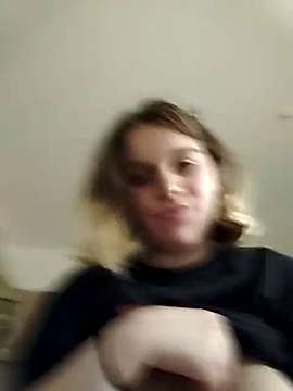 ElisaWet naked stripping on cam for live sex video chat