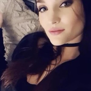 Ember_Lynne naked before webcam in live video chat