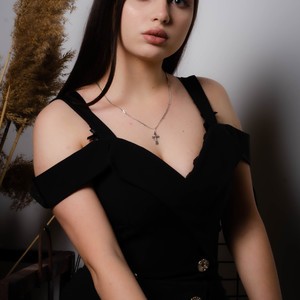 EvaSheris naked before webcam in live video chat