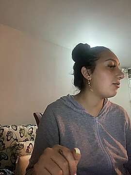 hanna_sweet_00 naked stripping on cam for live sex video chat