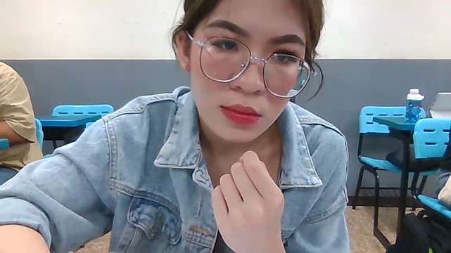 hannah-neyugn naked stripping on cam for live sex video chat