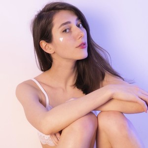 hey_foxy naked before webcam in live video chat