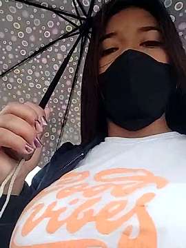 Juli_zu naked stripping on cam for live sex video chat