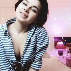 Laura_Foxi naked before webcam in live video chat