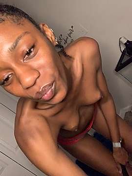 mamalonglegz naked stripping on cam for live sex video chat