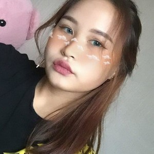 MiaDare naked before webcam in live video chat