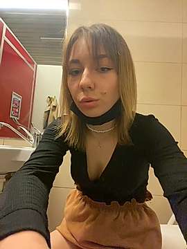MilaMiller naked stripping on cam for live sex video chat