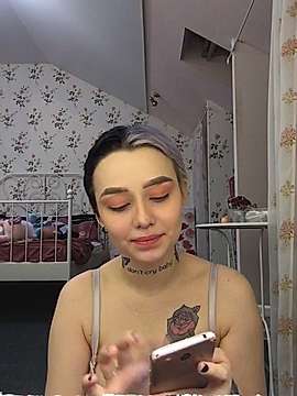 Molli_Robens naked stripping on cam for live sex video chat