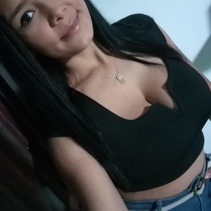 Naty_Ms naked before webcam in live video chat