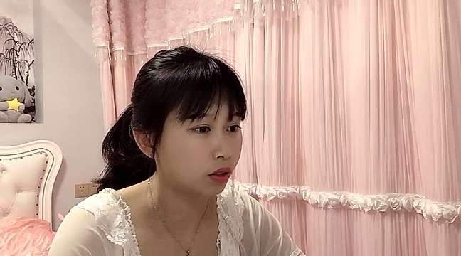 NicoleRye naked stripping on cam for live sex video chat
