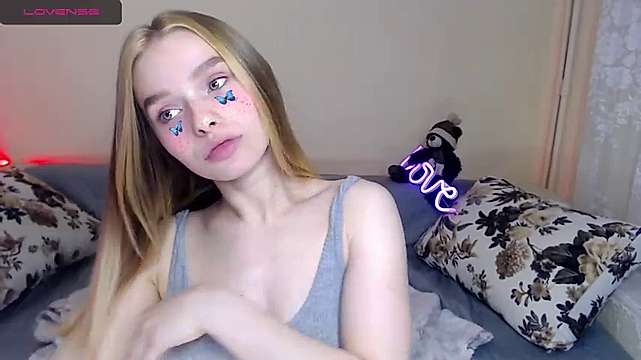Olyahub naked stripping on cam for live sex video chat